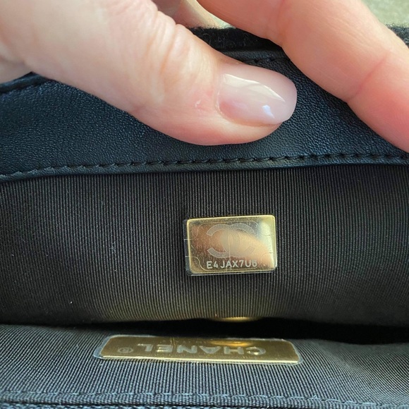 Chanel 19 Handbag Medium New with box - Picture 2 of 10